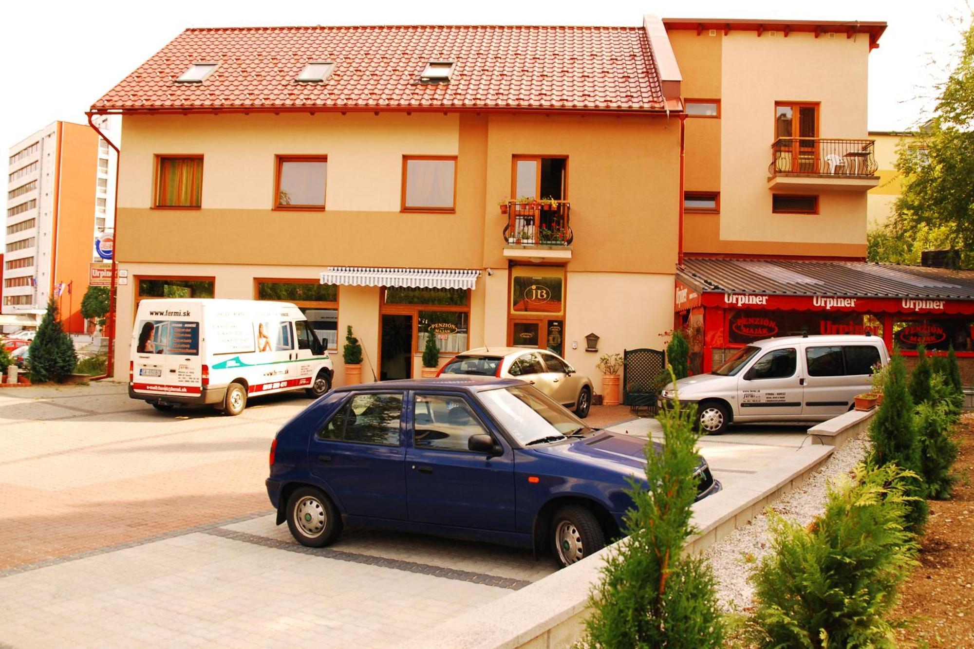 Penzion Majak Banska Bystrica Exterior photo