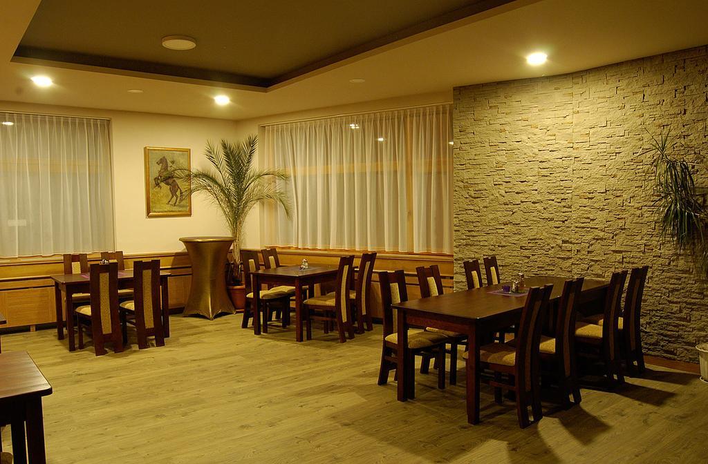 Penzion Majak Banska Bystrica Exterior photo