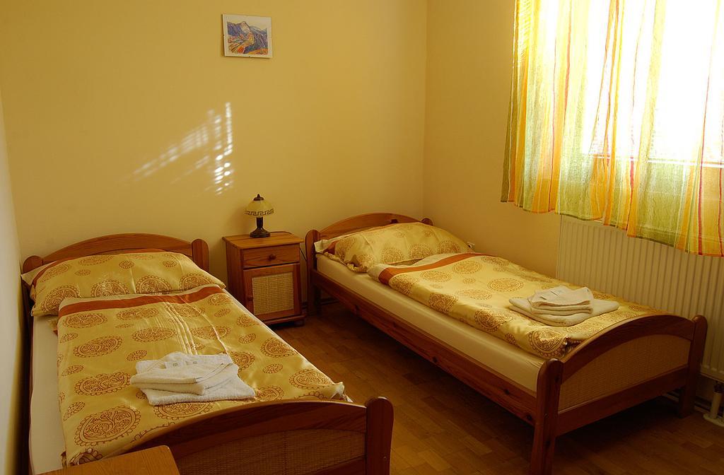 Penzion Majak Banska Bystrica Exterior photo