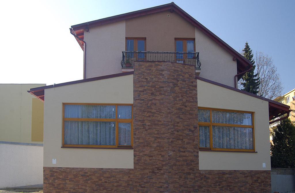 Penzion Majak Banska Bystrica Exterior photo